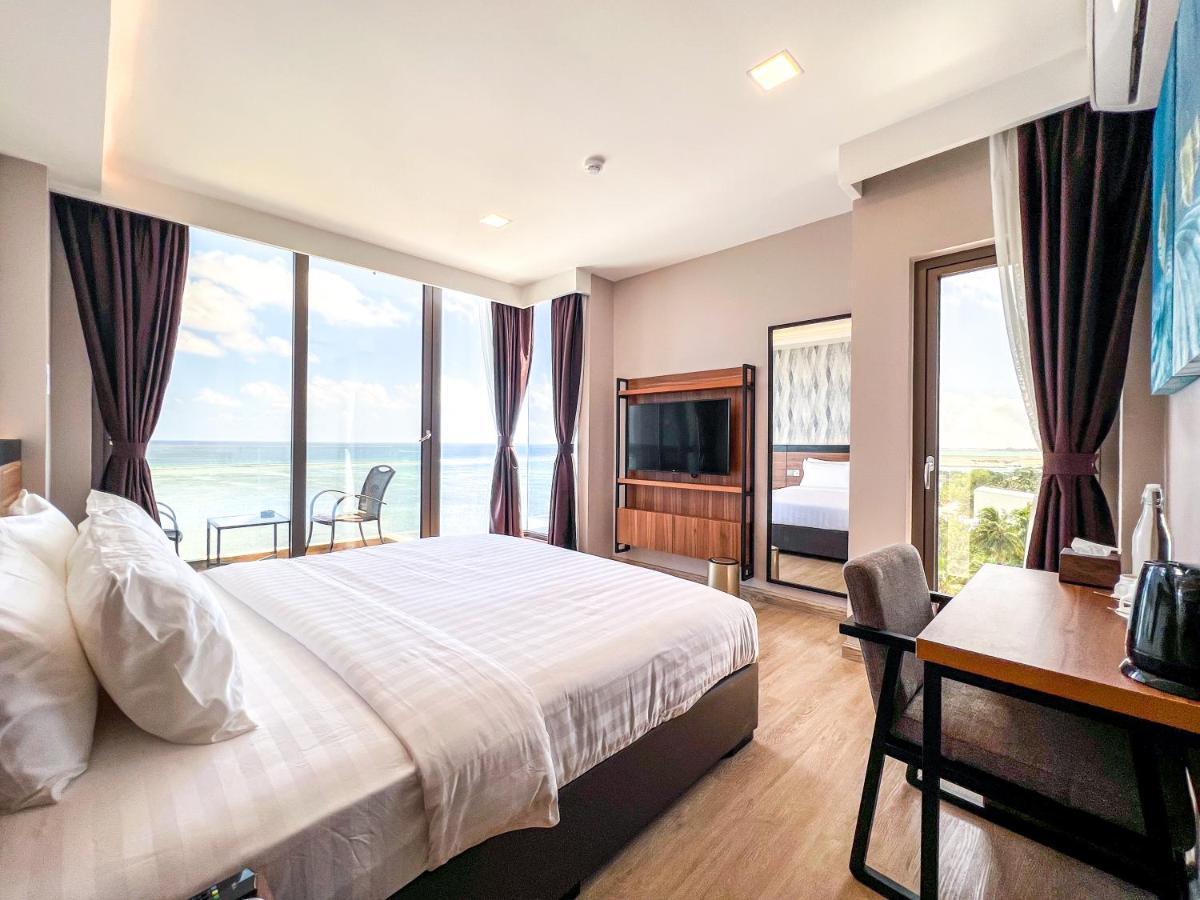 Triton Prestige Seaview And Spa Maafushi Kültér fotó